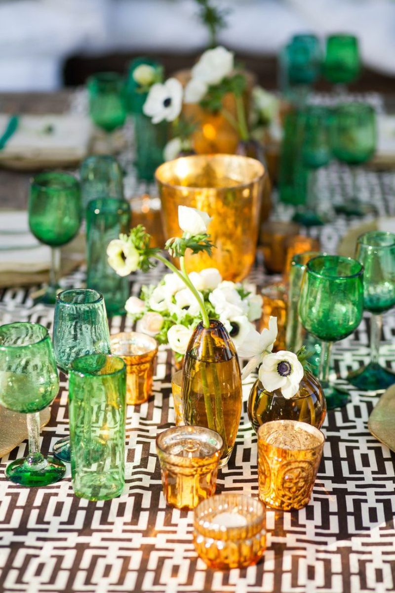 10 Stunning Tablescapes in Green and Gold