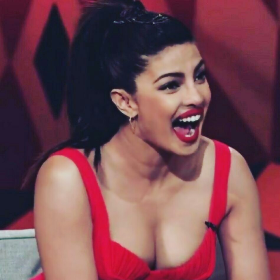 Priyanka chopra hot cleavage show | Xwatspot