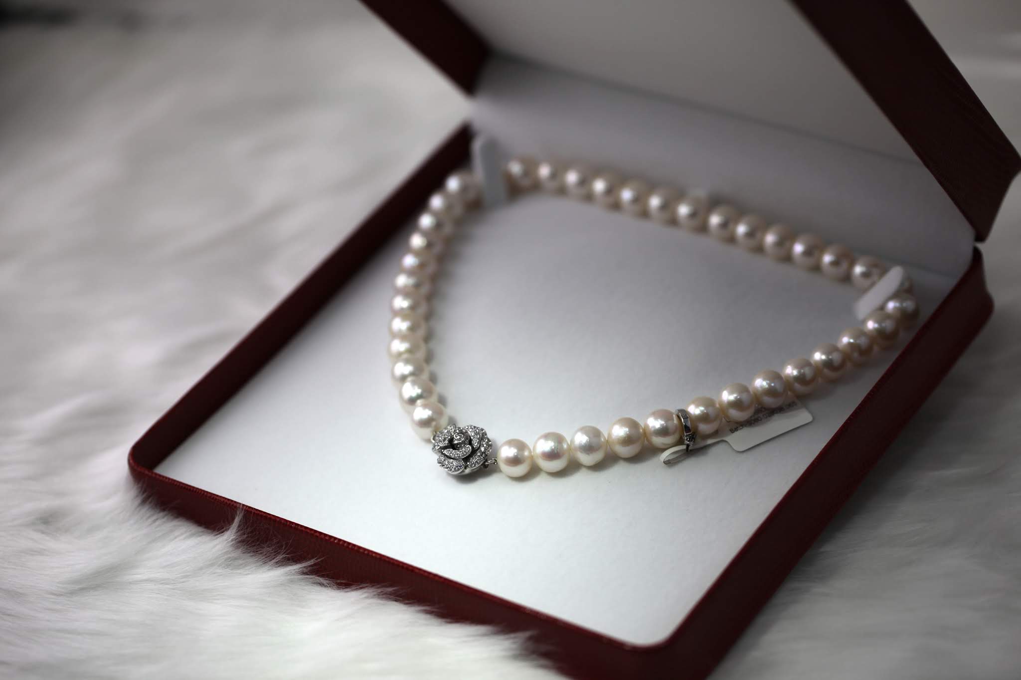 pearl necklace inside of an opened jewelry box