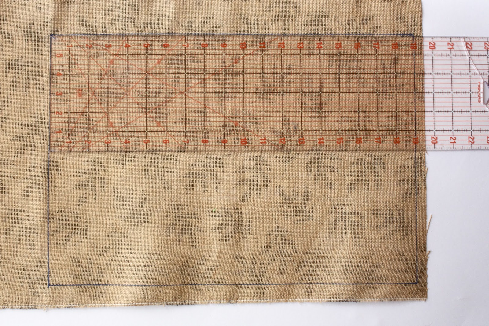 Zaaberry Burlap Placemat Tutorial
