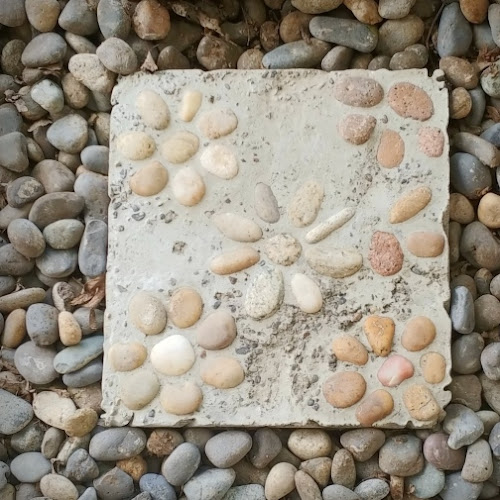 DIY Rock Mosaic Stepping Stone