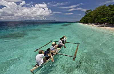 Ambon has a various natural tourist destinations BaliTourismMap: Liang beach inwards Ambon