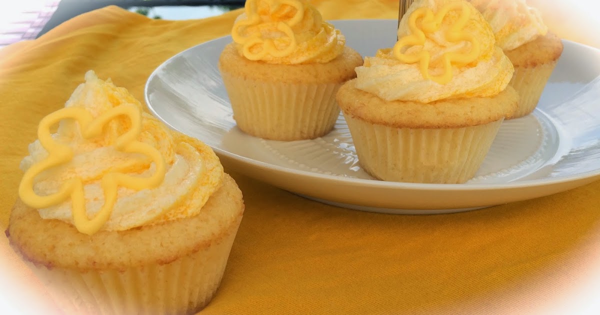 Ramona&amp;#39;s Bäckerei: Zitronen-Cupcakes mit Zitronen-Buttercreme-Frosting