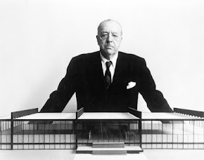 MIES VAN DER ROHE