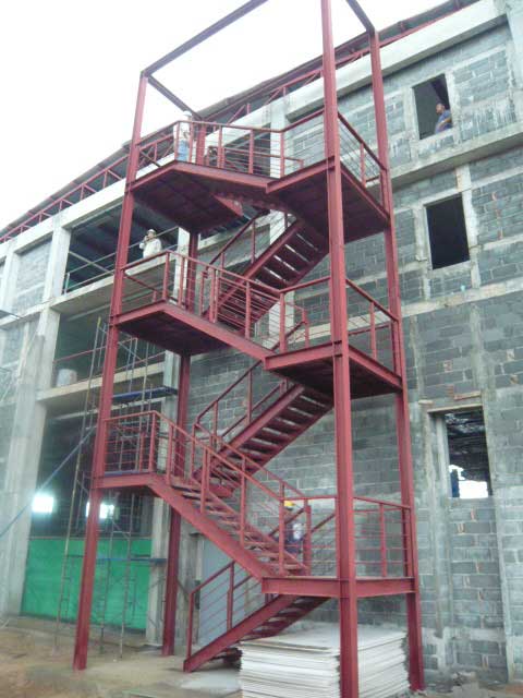 Bengkel Agung Semarang: Tangga Besi - Tangga Baja