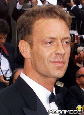 Provocative Wave for Men: Rocco Siffredi Nude