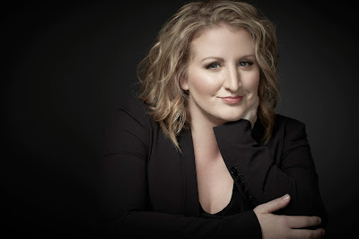 Donloe S Lowdown Choreographer Mandy Moore Puts The Moves On Pasadena Civic S Beauty And The Beast