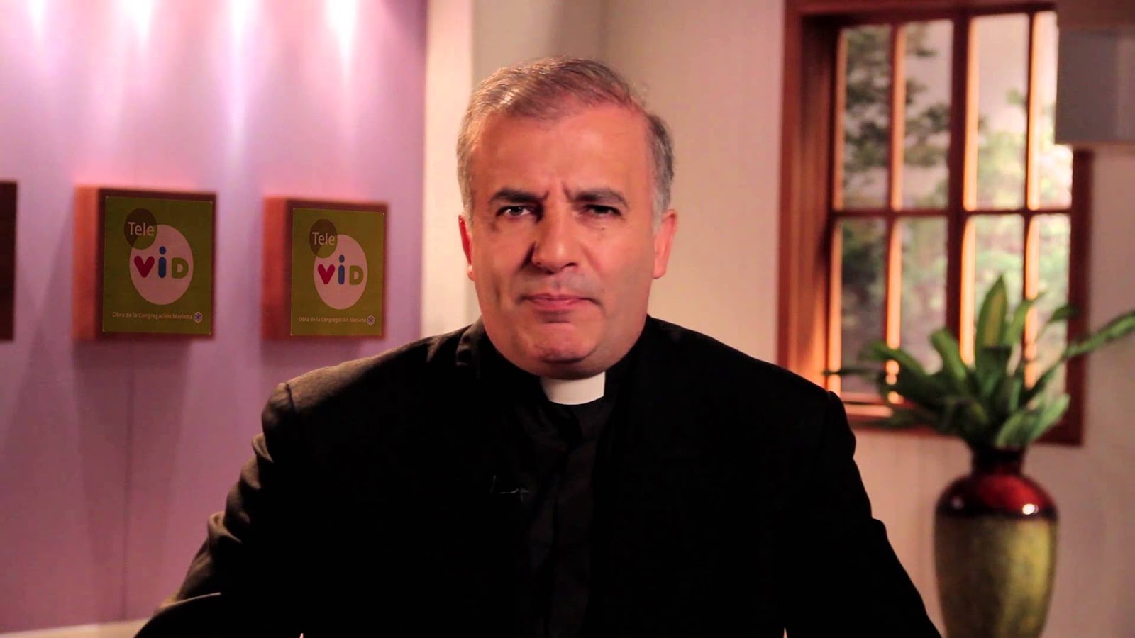 VIDEO: Amando se entiende la gente: Padre Ángel Espinoza de los Monteros -  COMPÁRTELO! | Diócesis de Celaya