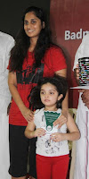 Ajith daughter Anoushka with trophy