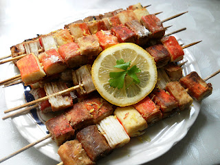 Frigărui din surimi cu sos de pește și oțet balsamic