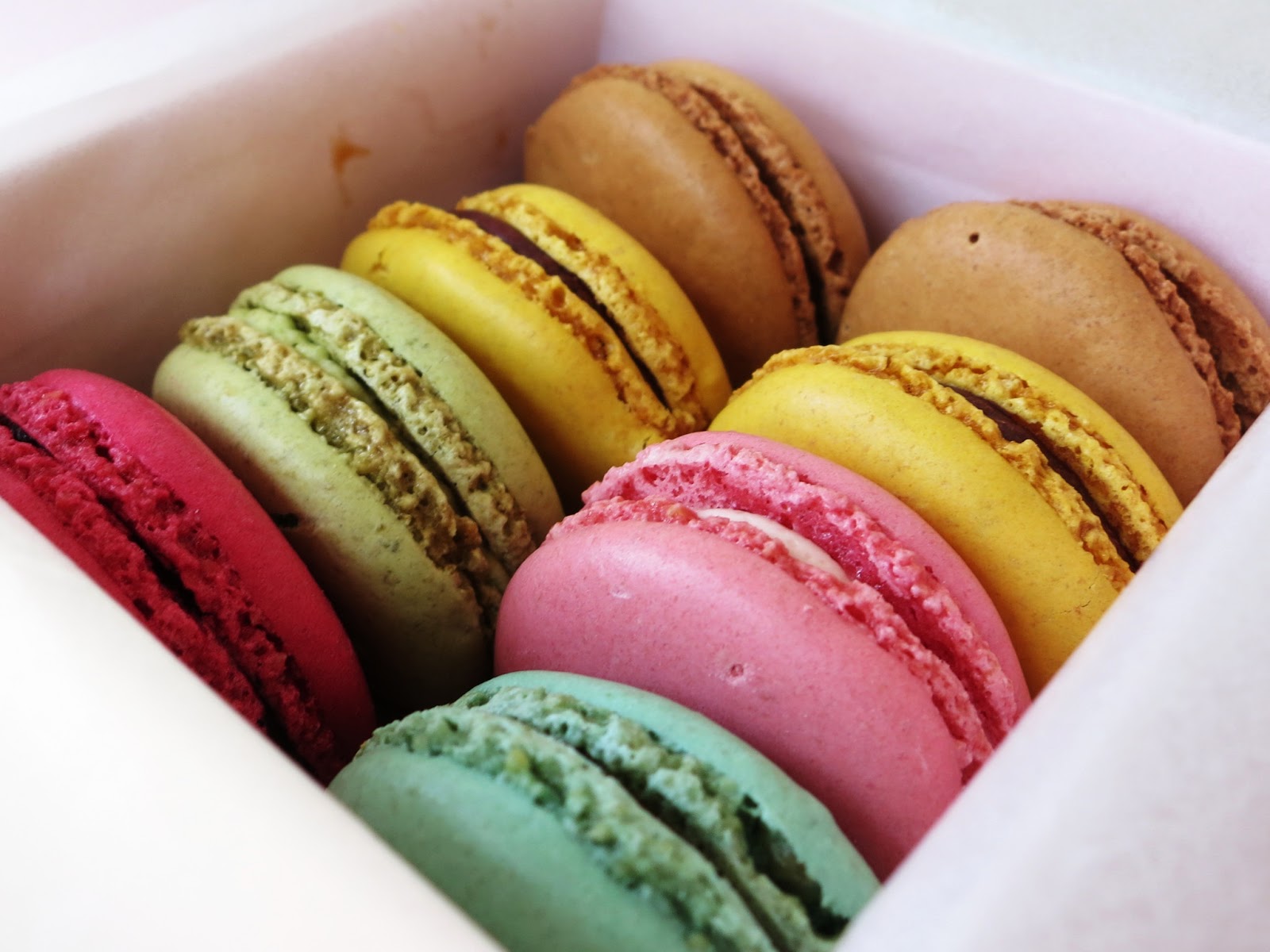 PinkyPiggu: Renowned Ladurée Macarons is now in Singapore!