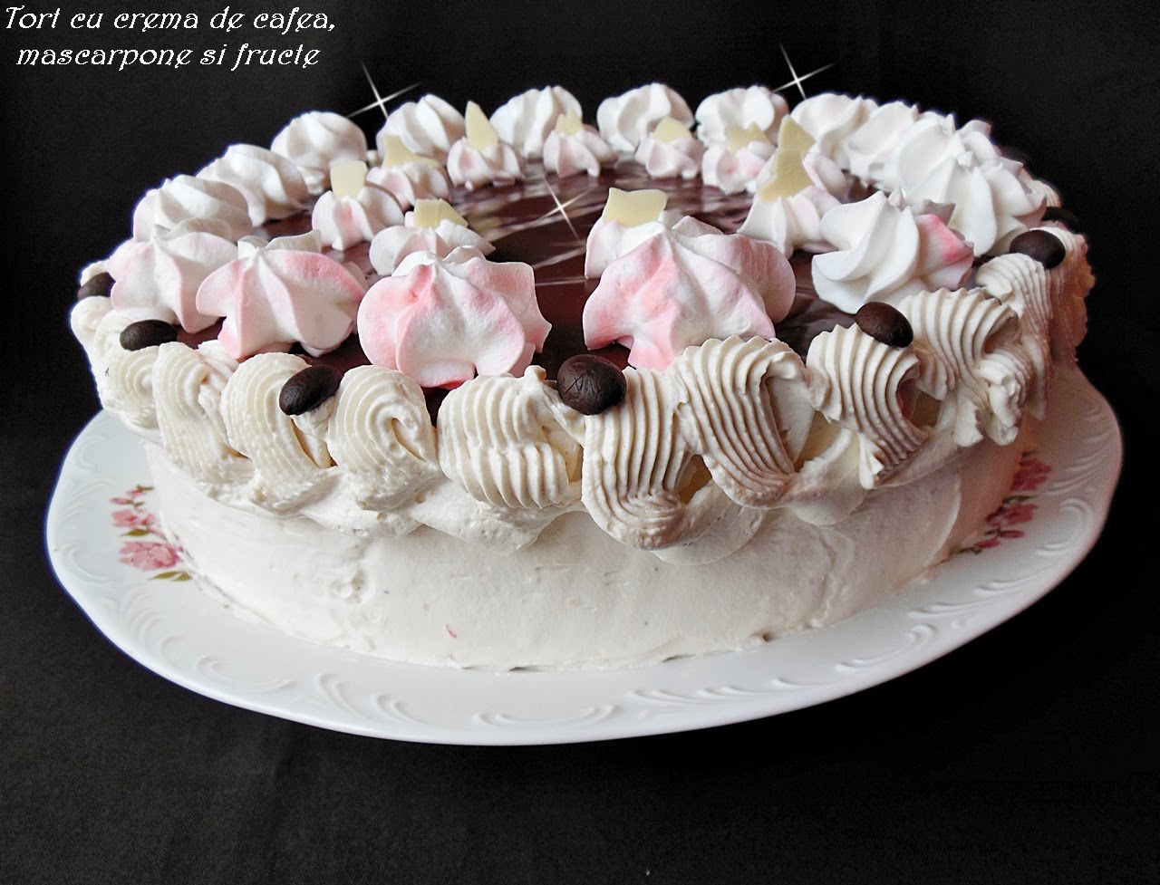 Tort cu crema de cafea, mascarpone si fructe