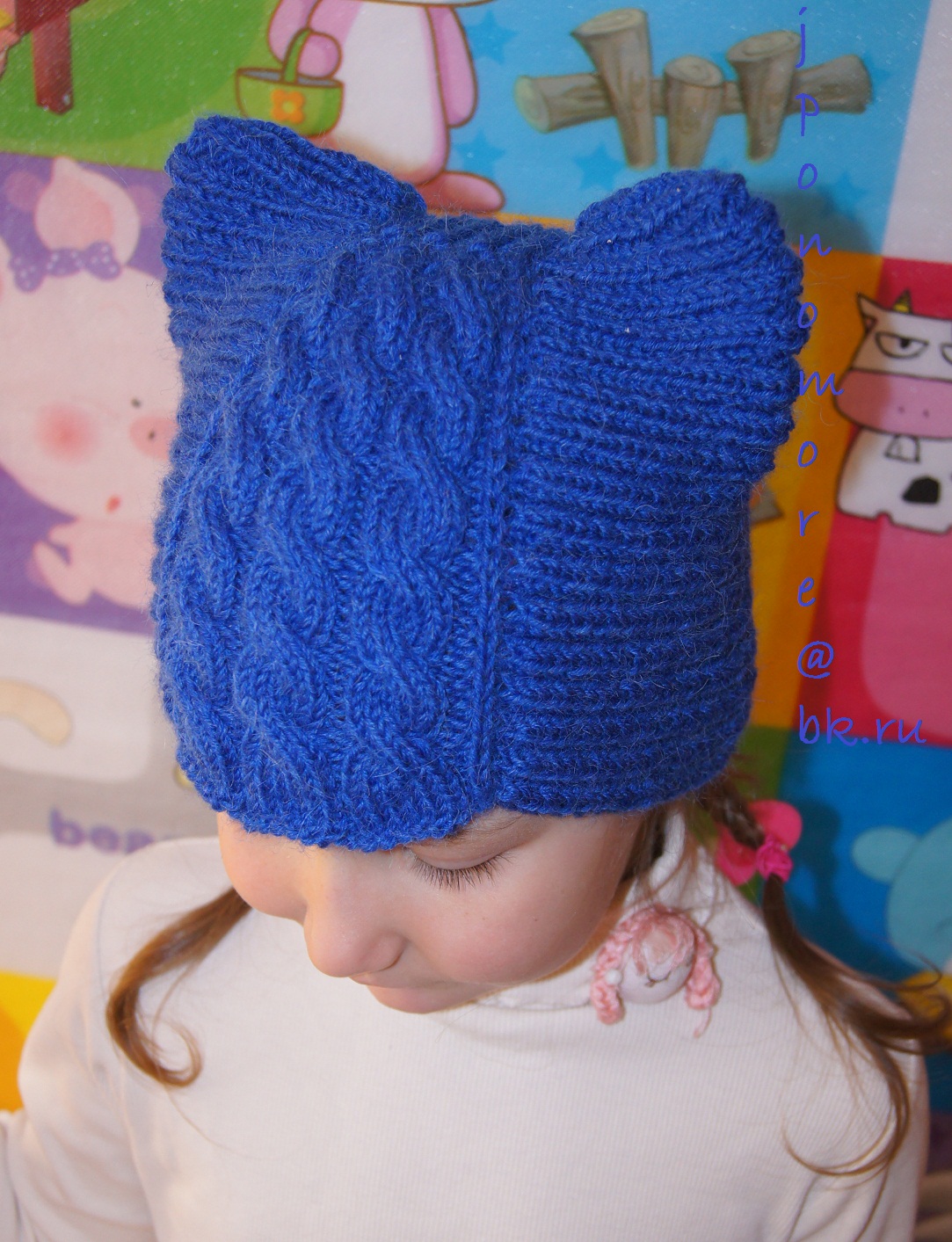 Двойная вязаная шапка для девочки. Как связать детскую шапку с ушками. Детская шапка с ушками спицами. Шапка с ушками вязаная детская. Детские вязаные шапки.