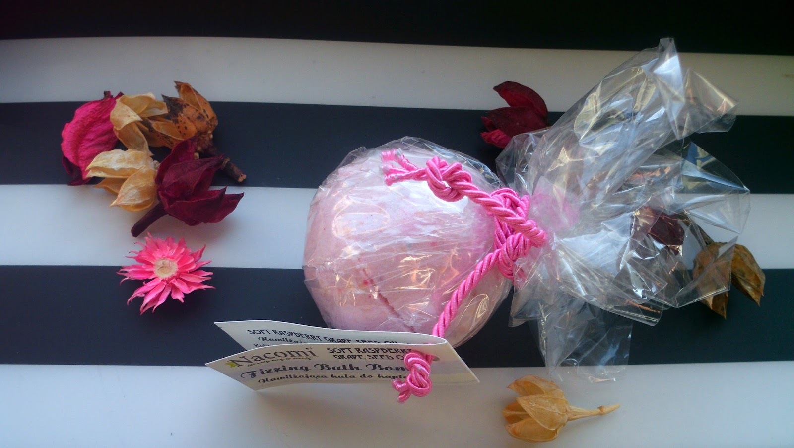 Nacomi nawilżająca kula do kąpieli