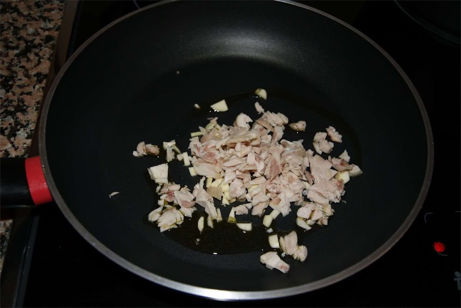 pasta con salsa de queso y conejo paso 1