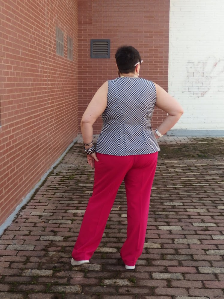Señora Allnut gingham & hot pink pants