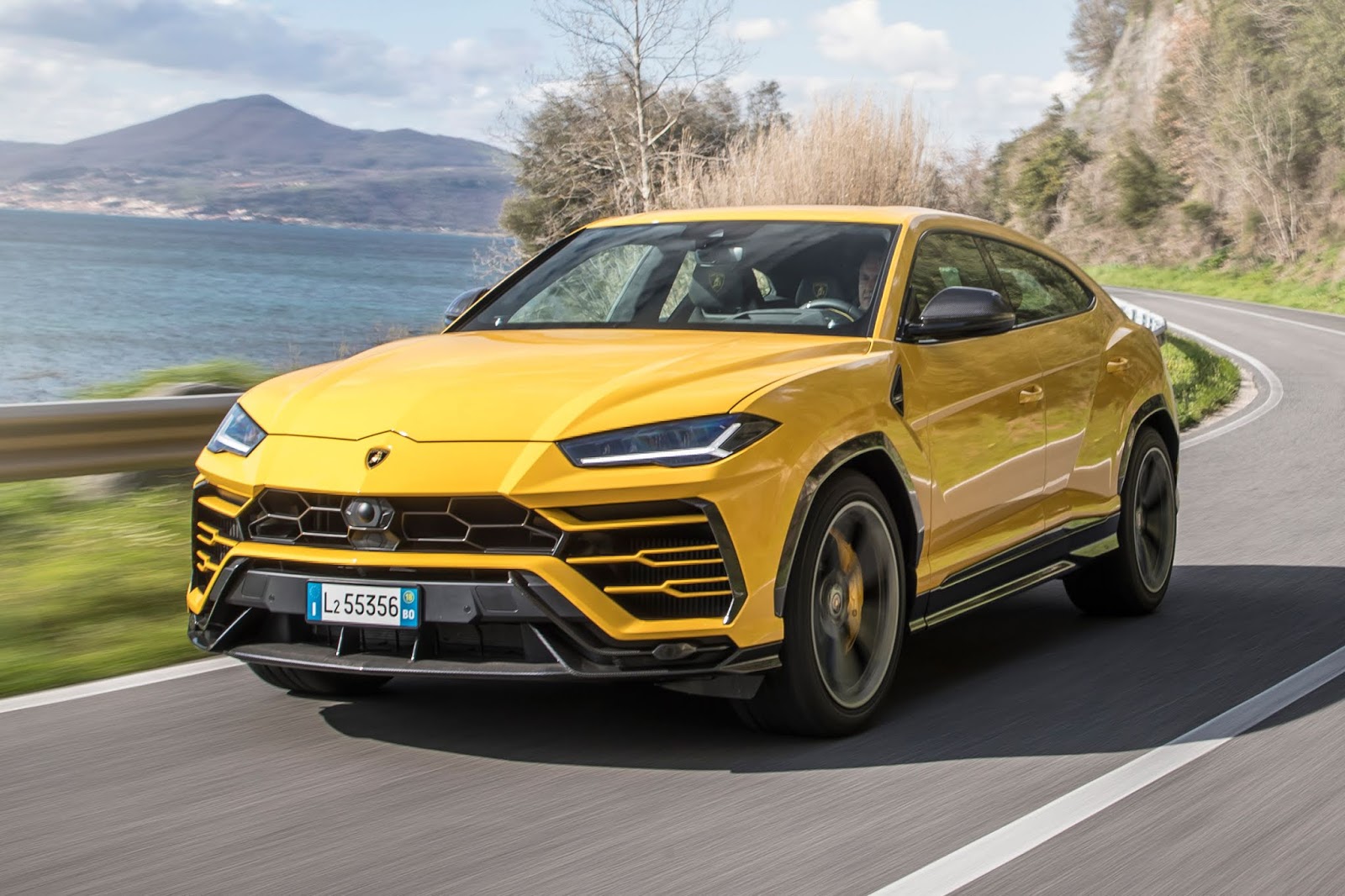 Lamborghini Urus Overview Emotion Exterior Design