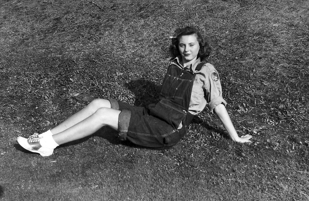 Interesting Vintage Photographs That Show Bobby Soxers of the 1940s ...