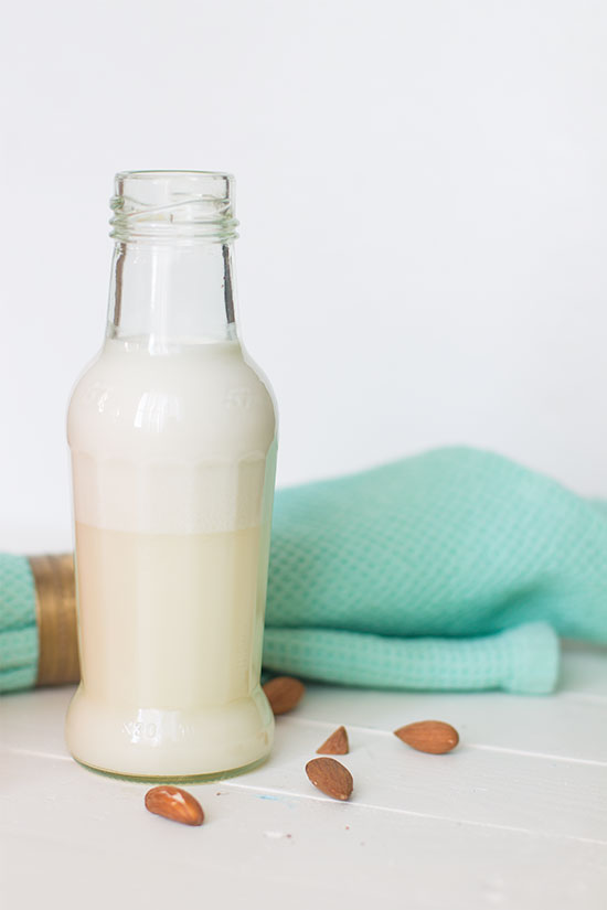 Domaće bademovo mleko / Homemade almond milk - Magična Oklagija