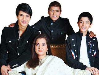 Sulakshana Pandit Family Husband Son Daughter Father Mother Marriage Photos Biography Profile.