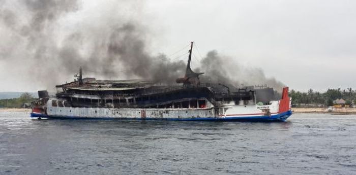 Terbakar, KMP Gelis Rauh Kandas di Nusa Lembongan