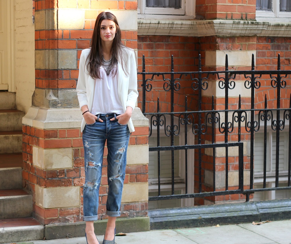 peexo fashion blogger wearing american eagle tomgirl jeans and deichmann collaboration with hanneli mustaparta