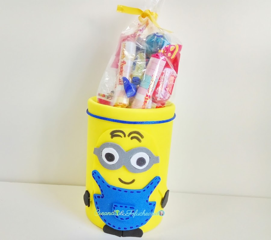 Dulcero-minion-3-ideas-para-reciclar-y-decorar-latas-creandoyfofucheando