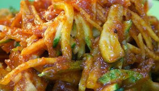 Cara Membuat Rujak Buah Ulek dan Serut yang Enak Siapa yang tidak termakan dengan kesejukan rujak ulek dan serut Cara Membuat Rujak Buah Ulek dan Serut yang Enak