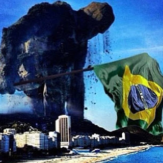 Imagem de um gigante de pedra se levantando do meio das montanhas no Rio de Janeiro com a bandeira do Brasil em mãos