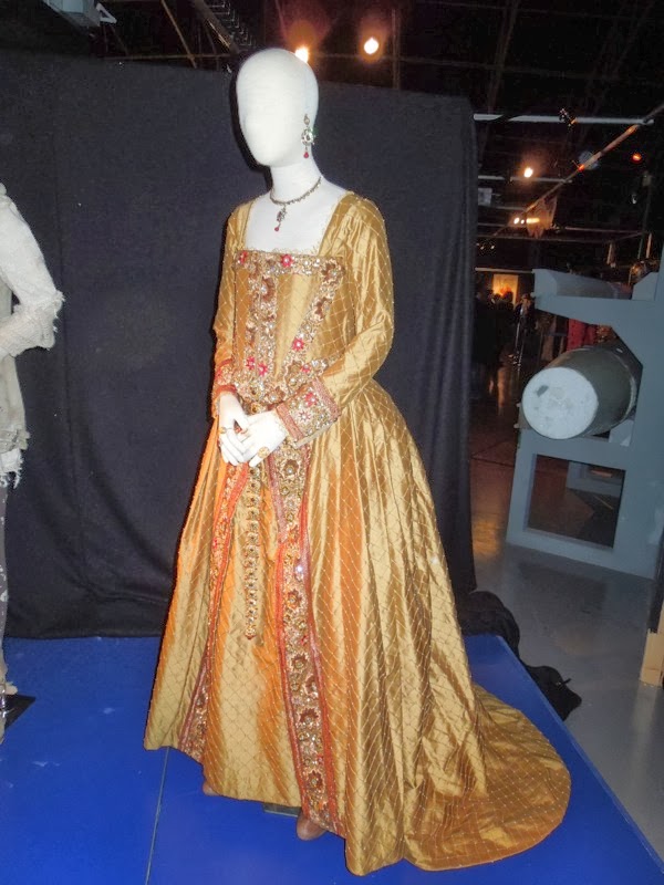 Hollywood Movie Costumes and Props: Billie Piper and Queen Elizabeth I ...