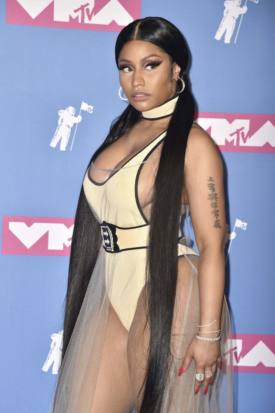 Milky Hot Thighs & Legs of Indian Celebs Nicki Minaj Wide Hip Amazing