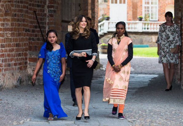 Ashok Dyalchand from India was elected as the winner of World’s Children’s Prize. Hobbs Robyn jacket and skirt