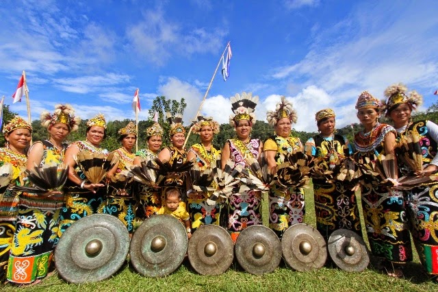 Tari Gong, Tarian Tradisional Suku Dayak di Kalimantan Timur - Cinta