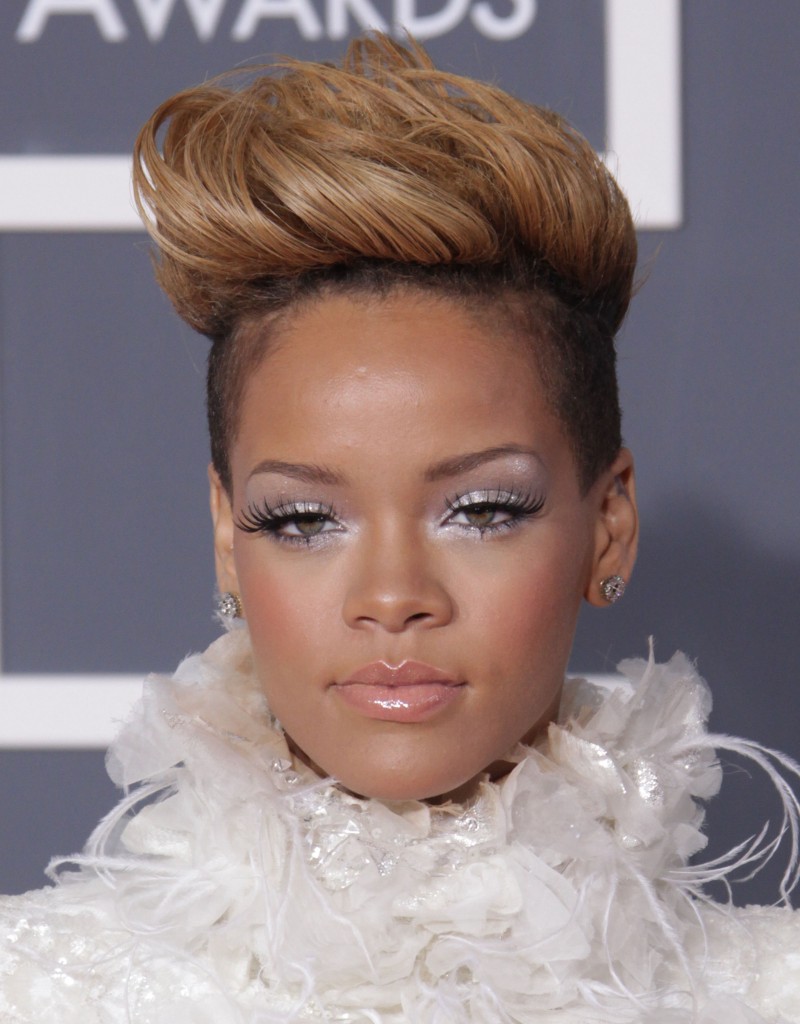 Celebrity Rihanna Short Hairstyle Pictures