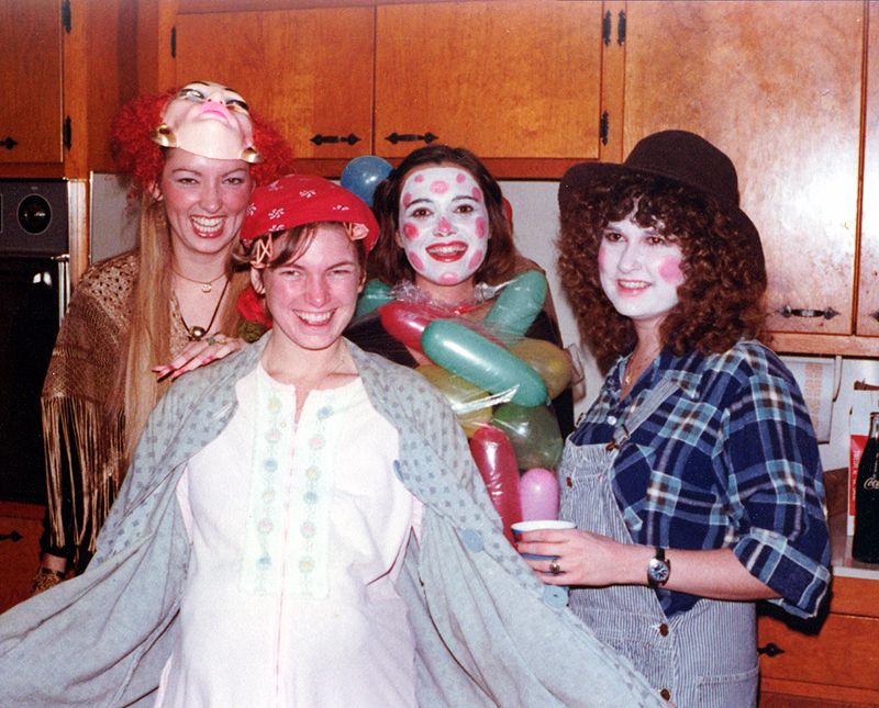 52 Fascinating Color Photos of American Halloween Parties in the 1970s