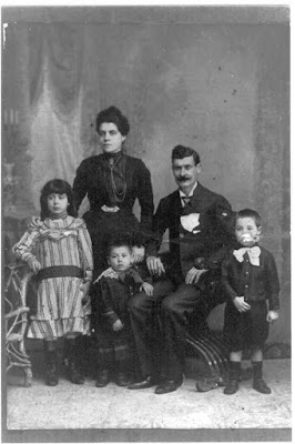 De Granada a Argentina, el largo viaje de una familia sefardí expulsada por los Reyes Católicos De Granada a Argentina, el largo viaje de una familia sefardí expulsada por los Reyes Católicos