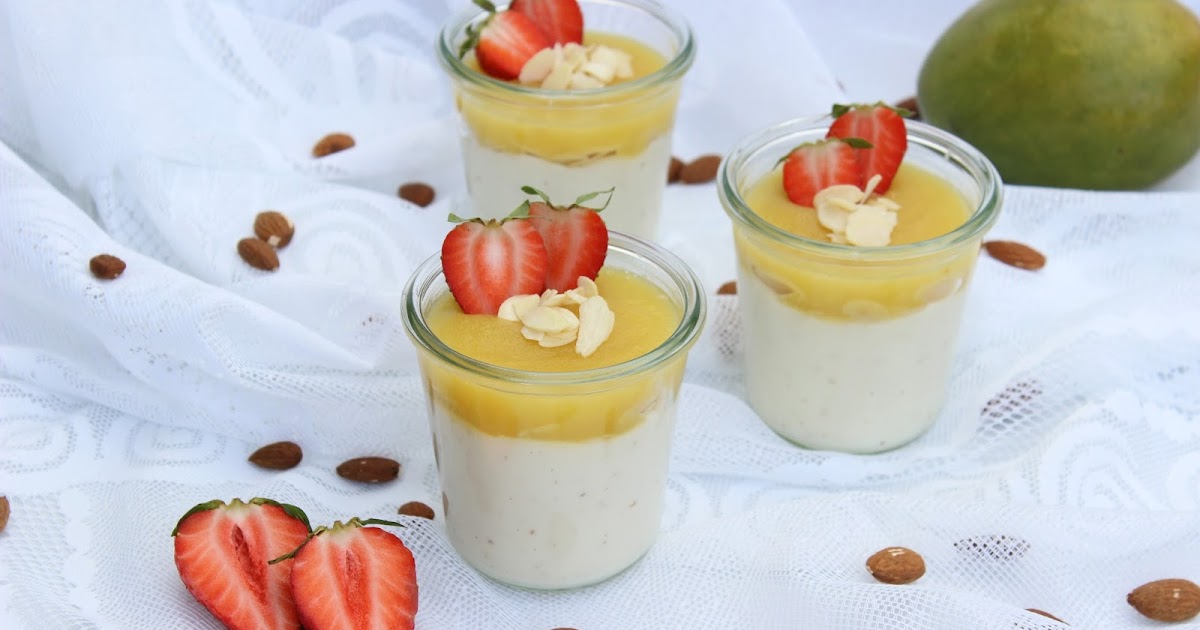 Mandelpudding mit Mangosoße