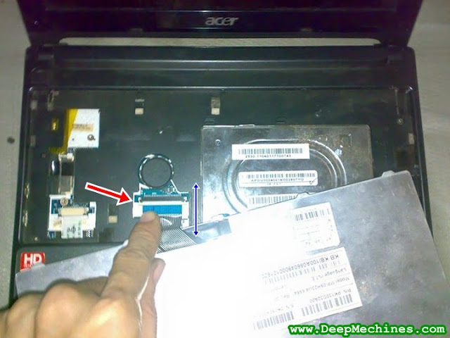 Acer Aspire One - Kabel Fleksibel Keyboard Cara Melepas Kabel Fleksibel Keyboard pada Netbook Acer Aspire One