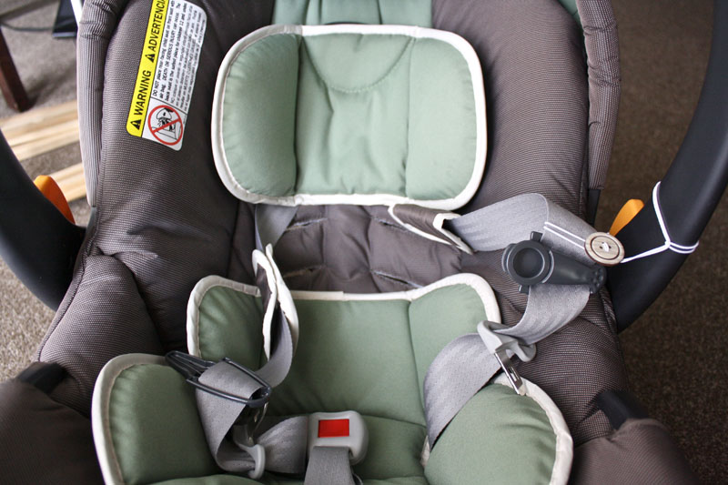 Grizz 'n' Dove: Car Seat Strap Holders Tutorial