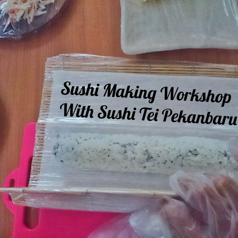 Belajar membuat sushi bersama Sushi Tei