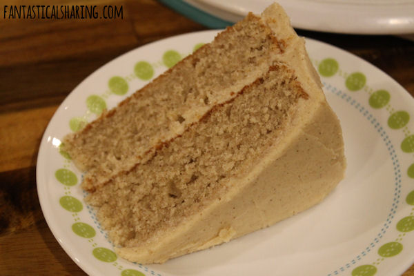 Snickerdoodle Cake // This homemade layer cake tastes just like a snickerdoodle cookie! #recipe #cake #snickerdoodle #dessert