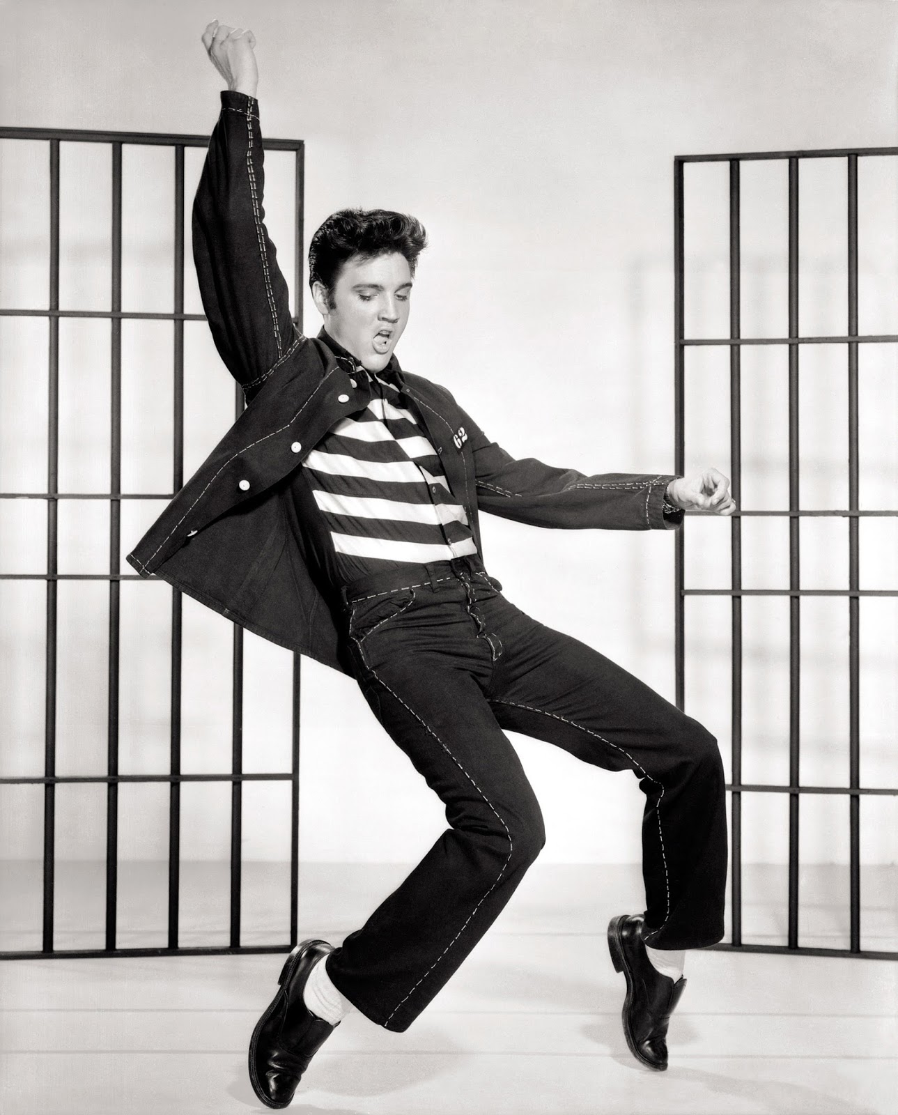Imagen de Elvis Presley bailando el Rock de la cárcel