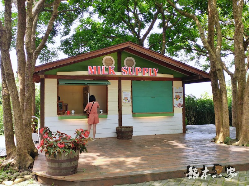 苗栗飛牛牧場必吃乳製品美食|牛奶屋|飛牛速食餐廳~鮮乳優格白布丁巨蛋麵包好吃