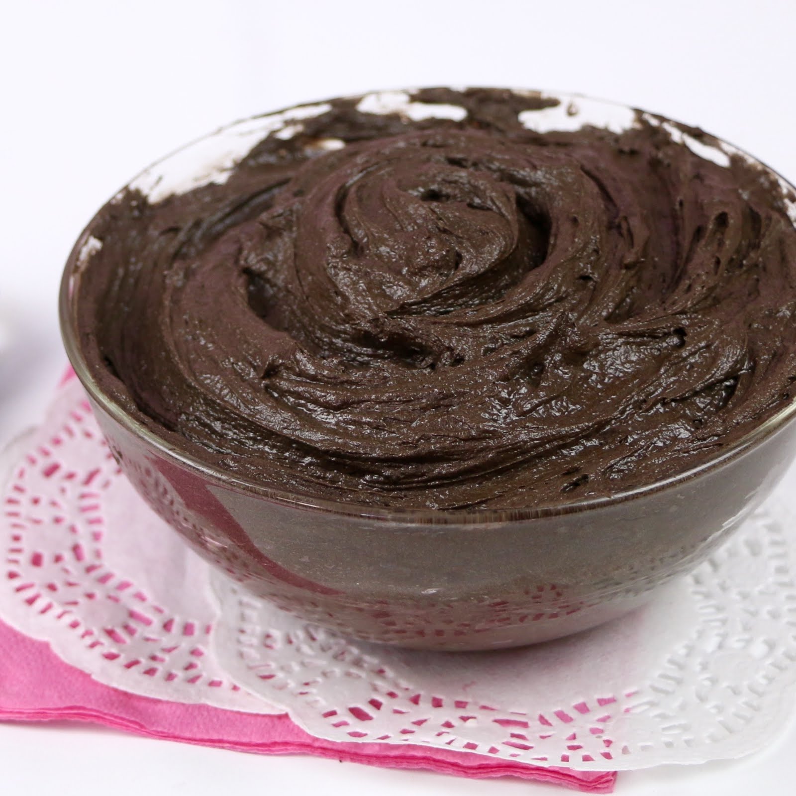 {VIDEO} THE BEST Chocolate Buttercream Frosting The Lindsay Ann