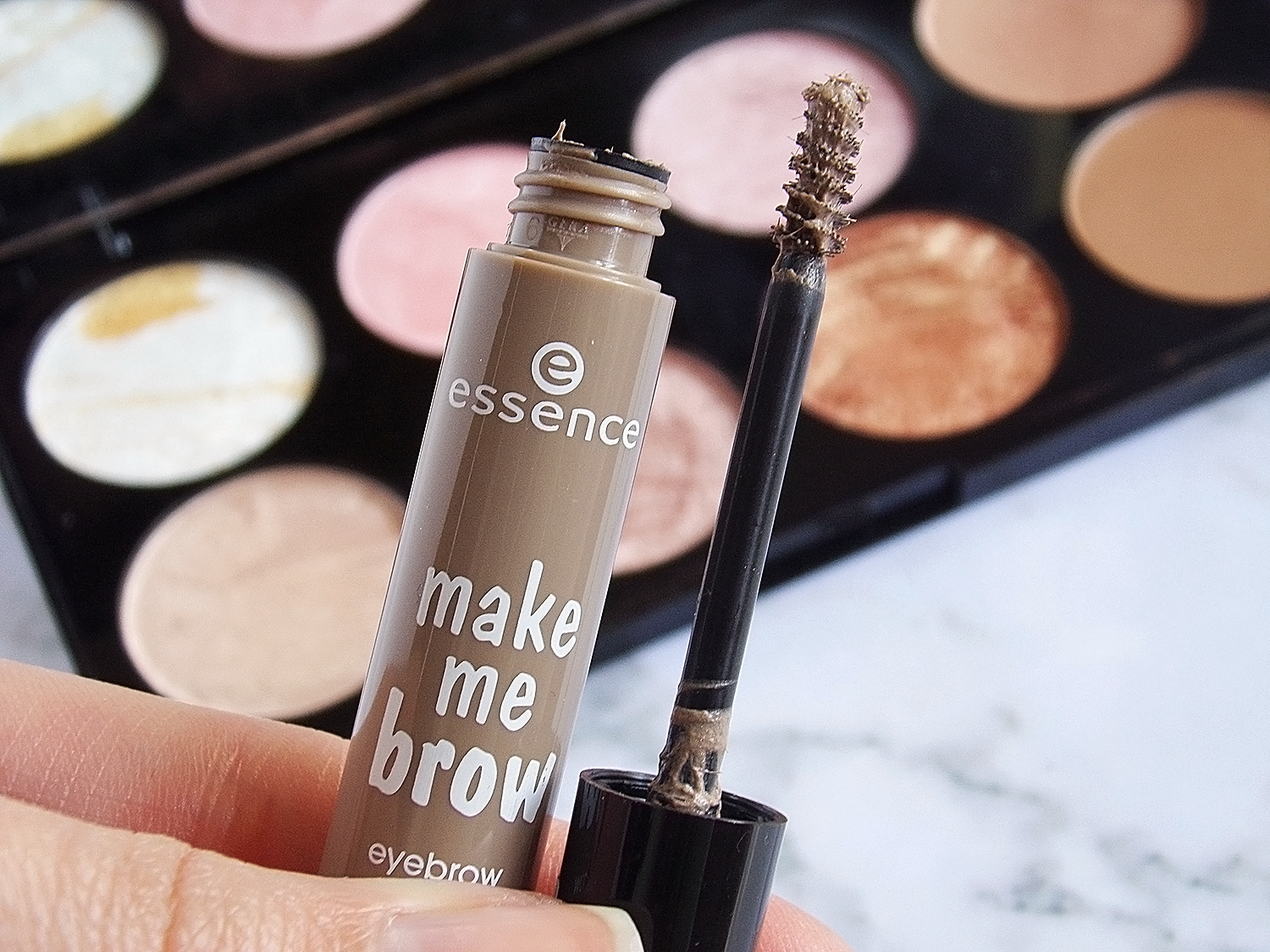 Essence Make Me Brow Eyebrow Gel Mascara in Blondy Brows Essence Make Me Brow Eyebrow Gel Mascara in Blondy Brows