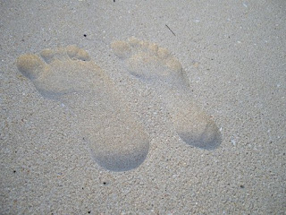 Verão, praia, areia, sal... Pés ressecados. Como cuidá-los?, por Hugo Weiss