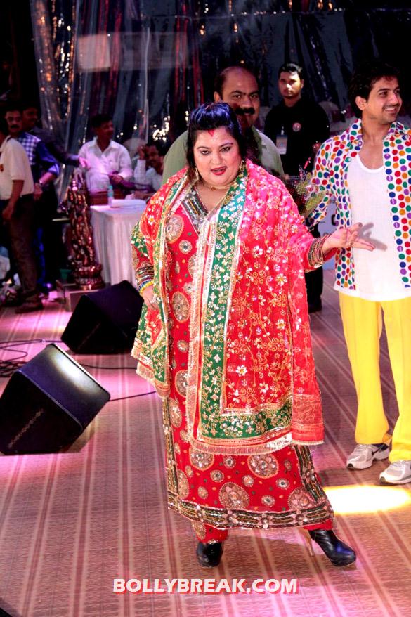 Dolly Bindra - (9) - Bollywood Celebs Dahi Handi Celebration Pics 2012