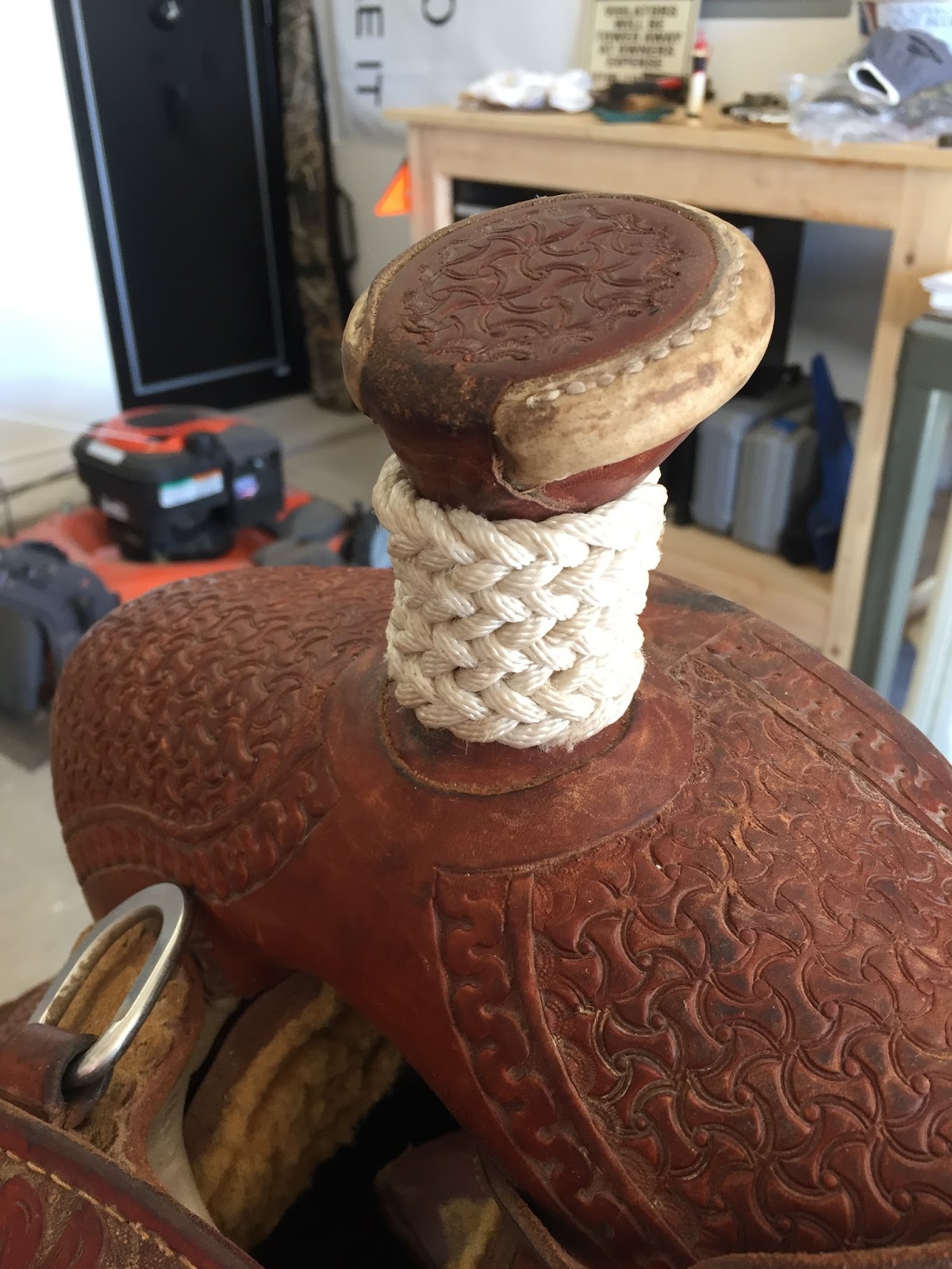 The Paracord Cowboy Horn Knot Tightened to Saddle Horn