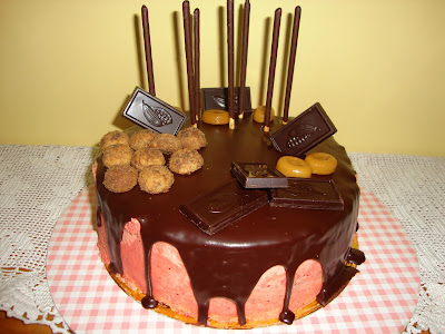 Drip cake de chocolate y fresa