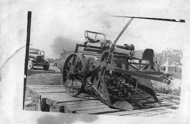 Kartupeļu kombains kolhozā ,,Valle ". Nopirkts 1957. vai 1958. gadā